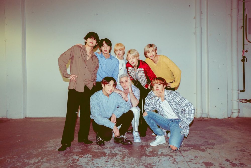 New songs by United States of America singer Lauv and group BTS (RM, Jean, Sugar, Jay Hop, Jimin, V and Jung Guk) will be released on March 6 (local time).On January 29, Raub posted a photo on the official SNS with an article entitled WHO feat BTS OUT MARCH 6TH ON ~HOW IM FEELING ~ THE ALBUM.The photo shows Raub taking a friendly pose with BTS members.Raub was the United States of AmericaLove Live! at the United States of America Los Angeles on the 27th!Love Live! made a surprise appearance at the event and met with BTS.The new song Who, which was created through collaboration between Lauve and BTS, is a new album from Lauve released on March 6.RM said in an interview with United States of America Billboard on the red carpet at the United States of America Los Angeles Staples Center Grammy Awards on March 26, A new song with Raub will be released in March.Its a really great song, he said.This is the second collaboration between Raub and BTS, which was previously breathed through Make It Right (feat. Lauv) in October last year.Make It Right (feat.Lauv) ranked 76th on the Billboards main single chart, the Hot 100 chart, and ranked #1 on World 65 countries and local iTunes Top Songs, and #38 on the Sporty Top 200 chart (October 21).BTS has recently become a popular singer in World, including not only Raub, but also Halsey, Ed Sheeran, Nicki Minaj, The Chainsmokers, Charlie XCX, Zara Larsson, and Juice WRLD. From the next generation pop star, we collaborated with various global popular artists.It is noteworthy what kind of charm and achievement will be shown with the new song that will be presented with this Raub.hwang hye-jin