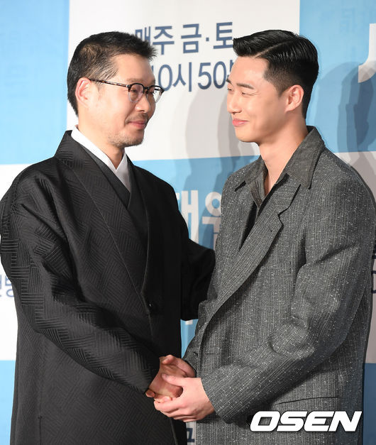 On the afternoon of the 30th, JTBC Itaewon Clath production presentation was held at the Conrad Hotel in Yeouido, Seoul Youngdeungpo District.Actors Yoo Jae-myung and Park Seo-joon pose.