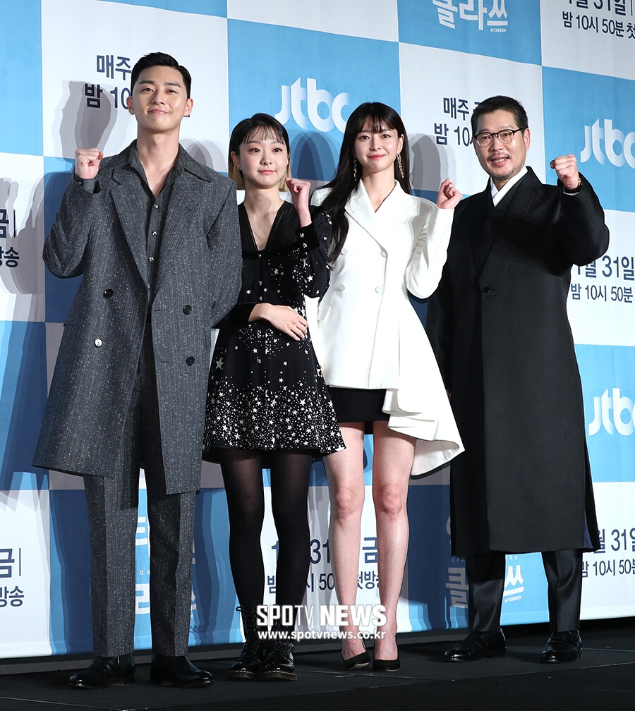 Itaewon Clath predicted the birth of an exciting drama that the writer of Web toon original work also shed tears.Park Seo-joon, Kim Da-mi, Yoo Jae-myung, Kwon Nara, Kim Seong-yoon PD, and Jo Kwang-jin will be making a new JTBC gilt drama Itaewon Clath (playplay by Jo Kwang-jin, directed by Kim Seong-yoon) at the Conrad Hotel in Yeouido, Seoul on the afternoon of the 30th. I attended the presentation and was confident of the perfection of the drama which is more fun than Web toon.Itaewon Clath is a work that depicts the hip rebellion of youths who are united in an unreasonable world, stubbornness and popularity.It draws the myth of the entrepreneurs who pursue freedom with their own values ​​on the small street of Itaewon, which seems to have compressed the world.Especially, based on the original work which is considered as Life Web toon of many readers, acting actors such as Park Seo-joon, Kim Da-mi, Yoo Jae-myung, and Kwon Nara are gathering together and expecting.In particular, Showbox, a movie distributor who has been performing well with the movie Namsans Directors (director Woo Min-ho) of Lee Byung-hun, Lee Sung-min, Lee Hee-joon and Kwak Do-won Main actor, attracts attention by making Top Model in the first drama production with Itaewon Clath.Kim Seong-yoon PD said, Actors are also wearing clothes from characters that are worthy of Top Model.The artist is also a top model as much as he writes as an original work, and I am trembling because it is the first work I do in JTBC. I think Showbox would not have been the top model with that feeling.I hope Showbox will be affected and able to do well because Namsans managers are doing well. Itaewon Clath is written by Jo Kwang-jin, who wrote an original work, and he writes the script directly.Web toon has been transferred to dramas in the meantime, but it is unusual for an original work writer to write a drama drama.Jo Kwang-jin writes about writing the script directly, Web toon was chased by the weekly deadline, so there was a lot of regret in the narrative.There was a character that was only consumed, but I was very careful to save such characters in detail.The director persuaded me a lot, but I was attracted to the fact that I could directly complement Web toons regrets.I had a lot of things I had never done before, he said. In fact, when I started working on the script, I thought it was easy.Fortunately, I met the coach so well that I think it is the master. I trust the coach and there is no burden.I think there are some strengths as it is a script written by an original worker. Cho expressed high satisfaction with the synchro rate of actors who brought out characters from Web toon in drama. I am 120% satisfied with the synchro rate.I often wonder what god I wrote and what I saw in the video, and when I wrote, I thought I knew the characters best, but Actors interpreted and implemented them more intensely than I did.I cried as I watched the actors performance, not the god to weep. The synchro rate is high enough to say 120%. Im really satisfied.I can not say one, but I think Park Seo-joons synchro rate is the best. Park Seo-joon, who has succeeded in each of the films starring in the drama Ssam, My Way, Why is Kim Secretary, and She Was Pretty, leads the story as a main character.In the play, Park Seo-joon was unfairly an ex-convict of attempted murder, but he played the role of a Park who dreamed of success by setting up a night Foa in Itaewon with seven years of money.Park Seo-joon said, It is a famous original work, so it does not get out of the original work much. It seems that the drama will be broadcast with a funny story added.I was so drawn to the drama that I thought I wanted to express this character. I tried a lot to express it delicately, and I took a lot of effort.I do not think you can get to Web toon first, but even if you watch the drama, you can enjoy it without difficulty. Park Seo-joon, who plays Top Model in the second Web toon original work drama, said, Original work is so popular that there are many fans and virtual casting.Of course, it could be a casting I didnt expect from our original work fans, but I can be confident that I can show you more than I expected.You can see what charms are added when 2D becomes a video. Kim Da-mi played Joe-yol Lee, who met Park and became manager of Foa at night while on an elite course.Kim Da-mi, who has become a stardom as an actor representing Chungmuro ​​with the movie witch, will go on his first home top model with Itaewon Klath.Kim Da-mi said: As soon as I saw it with Web toon, I read it all in three hours - that was just as fun and interesting.I felt like I did not see the character called Joe-yool Lee, so I thought it would be fun to act.Of course, I thought it would be difficult, but I was the top model because the director suggested that I could make my own Seo-yool Lee Yoo Jae-myung plays Jang Dae-hee, an authority in the food industry, who has achieved the current market in the Jongno Guldari stall.Yoo Jae-myung said, This is Web toon, which I paid for for the first time. I enjoyed it so much.I have a reason, a conviction, and I have tried a lot to express my life history with his own bending. I think I am not.Ive heard a lot about being young, in fact. To my personal life, it was Top Model.I tried to express the characteristics of the natural and original work, not just imitating it while making special makeup. Itaewon Klath will be broadcast at 10:50 pm on the 31st.