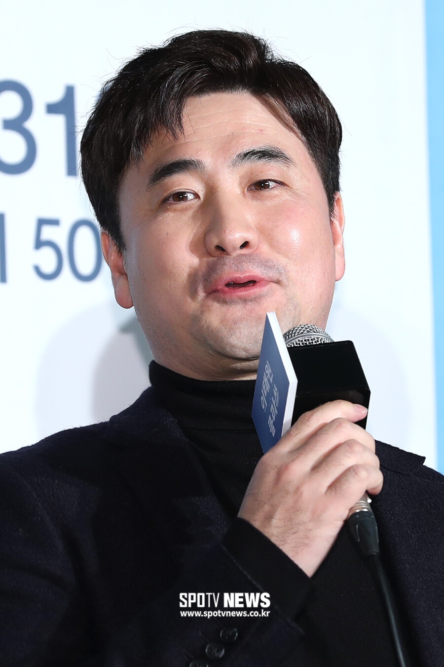Itaewon Clath predicted the birth of an exciting drama that the writer of Web toon original work also shed tears.Park Seo-joon, Kim Da-mi, Yoo Jae-myung, Kwon Nara, Kim Seong-yoon PD, and Jo Kwang-jin will be making a new JTBC gilt drama Itaewon Clath (playplay by Jo Kwang-jin, directed by Kim Seong-yoon) at the Conrad Hotel in Yeouido, Seoul on the afternoon of the 30th. I attended the presentation and was confident of the perfection of the drama which is more fun than Web toon.Itaewon Clath is a work that depicts the hip rebellion of youths who are united in an unreasonable world, stubbornness and popularity.It draws the myth of the entrepreneurs who pursue freedom with their own values ​​on the small street of Itaewon, which seems to have compressed the world.Especially, based on the original work which is considered as Life Web toon of many readers, acting actors such as Park Seo-joon, Kim Da-mi, Yoo Jae-myung, and Kwon Nara are gathering together and expecting.In particular, Showbox, a movie distributor who has been performing well with the movie Namsans Directors (director Woo Min-ho) of Lee Byung-hun, Lee Sung-min, Lee Hee-joon and Kwak Do-won Main actor, attracts attention by making Top Model in the first drama production with Itaewon Clath.Kim Seong-yoon PD said, Actors are also wearing clothes from characters that are worthy of Top Model.The artist is also a top model as much as he writes as an original work, and I am trembling because it is the first work I do in JTBC. I think Showbox would not have been the top model with that feeling.I hope Showbox will be affected and able to do well because Namsans managers are doing well. Itaewon Clath is written by Jo Kwang-jin, who wrote an original work, and he writes the script directly.Web toon has been transferred to dramas in the meantime, but it is unusual for an original work writer to write a drama drama.Jo Kwang-jin writes about writing the script directly, Web toon was chased by the weekly deadline, so there was a lot of regret in the narrative.There was a character that was only consumed, but I was very careful to save such characters in detail.The director persuaded me a lot, but I was attracted to the fact that I could directly complement Web toons regrets.I had a lot of things I had never done before, he said. In fact, when I started working on the script, I thought it was easy.Fortunately, I met the coach so well that I think it is the master. I trust the coach and there is no burden.I think there are some strengths as it is a script written by an original worker. Cho expressed high satisfaction with the synchro rate of actors who brought out characters from Web toon in drama. I am 120% satisfied with the synchro rate.I often wonder what god I wrote and what I saw in the video, and when I wrote, I thought I knew the characters best, but Actors interpreted and implemented them more intensely than I did.I cried as I watched the actors performance, not the god to weep. The synchro rate is high enough to say 120%. Im really satisfied.I can not say one, but I think Park Seo-joons synchro rate is the best. Park Seo-joon, who has succeeded in each of the films starring in the drama Ssam, My Way, Why is Kim Secretary, and She Was Pretty, leads the story as a main character.In the play, Park Seo-joon was unfairly an ex-convict of attempted murder, but he played the role of a Park who dreamed of success by setting up a night Foa in Itaewon with seven years of money.Park Seo-joon said, It is a famous original work, so it does not get out of the original work much. It seems that the drama will be broadcast with a funny story added.I was so drawn to the drama that I thought I wanted to express this character. I tried a lot to express it delicately, and I took a lot of effort.I do not think you can get to Web toon first, but even if you watch the drama, you can enjoy it without difficulty. Park Seo-joon, who plays Top Model in the second Web toon original work drama, said, Original work is so popular that there are many fans and virtual casting.Of course, it could be a casting I didnt expect from our original work fans, but I can be confident that I can show you more than I expected.You can see what charms are added when 2D becomes a video. Kim Da-mi played Joe-yol Lee, who met Park and became manager of Foa at night while on an elite course.Kim Da-mi, who has become a stardom as an actor representing Chungmuro ​​with the movie witch, will go on his first home top model with Itaewon Klath.Kim Da-mi said: As soon as I saw it with Web toon, I read it all in three hours - that was just as fun and interesting.I felt like I did not see the character called Joe-yool Lee, so I thought it would be fun to act.Of course, I thought it would be difficult, but I was the top model because the director suggested that I could make my own Seo-yool Lee Yoo Jae-myung plays Jang Dae-hee, an authority in the food industry, who has achieved the current market in the Jongno Guldari stall.Yoo Jae-myung said, This is Web toon, which I paid for for the first time. I enjoyed it so much.I have a reason, a conviction, and I have tried a lot to express my life history with his own bending. I think I am not.Ive heard a lot about being young, in fact. To my personal life, it was Top Model.I tried to express the characteristics of the natural and original work, not just imitating it while making special makeup. Itaewon Klath will be broadcast at 10:50 pm on the 31st.
