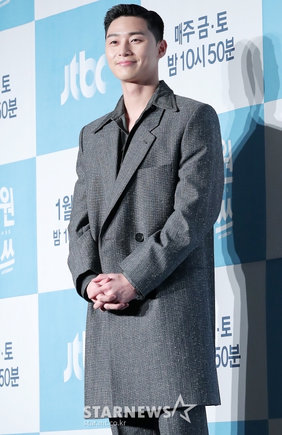 Actor Park Seo-joon mentioned the fun of the original Web toon and Drama of Itaewon Clath.On the afternoon of the 30th, JTBC gilt Drama Itaewon Klath (playplayplay by Cho Kwang-jin, director Kim Sung-yoon) was presented at the Park Ballroom at Conrad Hotel in Yeouido, Yeongdeungpo-gu, Seoul.Park Seo-joon played the role of Park Sae-roi, a straight-line young man who was in the process of accepting Itaewon as one of his convictions. Park Seo-joon said, It was a famous original, so the Drama did not get out of it.It will be broadcast with an interesting story added. In the beginning, there will be a lot of original works. The reason I was attracted to the work was the Remady. I made a lot of efforts to express such a part delicately.I will be able to enjoy the Drama without difficulty even if I do not see the Web toon first and watch the Drama. Itaewon Clath is a work that depicts the hip rebellion of youths who are united in an unreasonable world, stubbornness and passengerhood. It will be broadcasted at 10:50 pm on the 31st.