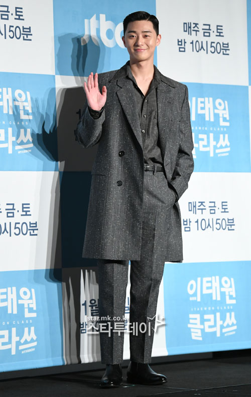 Actor Park Seo-joon poses at the JTBC gilt drama Itaewon Clath production meeting held at Seoul Yeouido Conrad Hotel on the afternoon of the 30th.