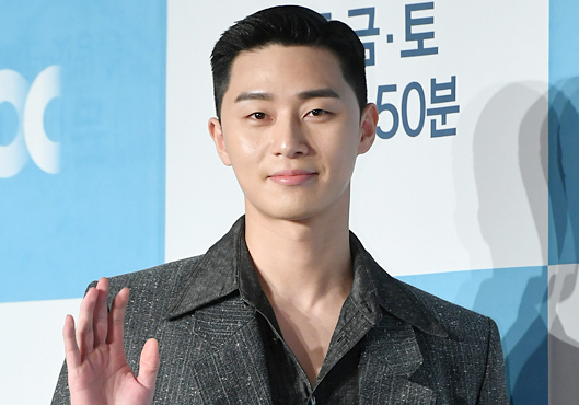 Comprehensive Channel JTBCs new gilt drama Itaewon Clath production presentation was held at the Conrad Hotel in Yeouido, Yeongdeungpo-gu, Seoul on the afternoon of the 30th.Kim Sung-yoon, Cho Kwang-jin, Park Seo-joon, Kim Dae-mi, Yoo Jae-myeong and Kwon Nara attended the production presentation.Itaewon Clath, based on the next Web toon of the same name, is a work that depicts the hip rebellion of youths who are united in an unreasonable world, stubbornness and passengerhood.Itaewon Clath, starring Park Seo-joon, Kim Dae-mi, Yoo Jae-myeong and Kwon Nara, will be broadcast on the 31st.JTBC Itaewon Klath production presentation