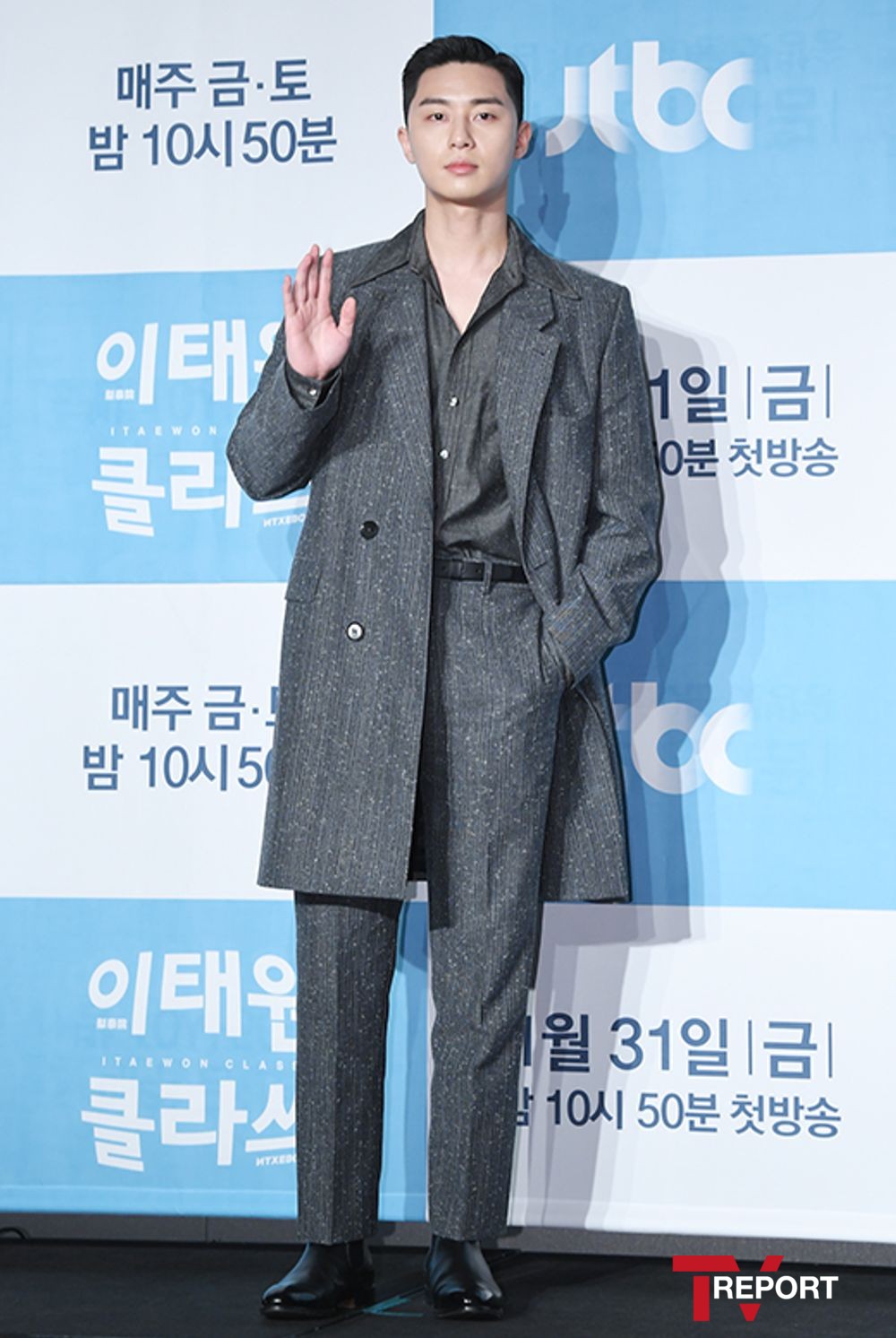 Actor Park Seo-joon attended the JTBC gilt drama Itaewon Clath production presentation held at the Conrad Hotel in Yeouido, Seoul Youngdeungpo District on the afternoon of the 30th.Itaewon Klath is a work that depicts the Hip Rebellion of Youths, who are united in an unreasonable world, stubbornness and passengerhood, and will be broadcast for the first time on the 31st.