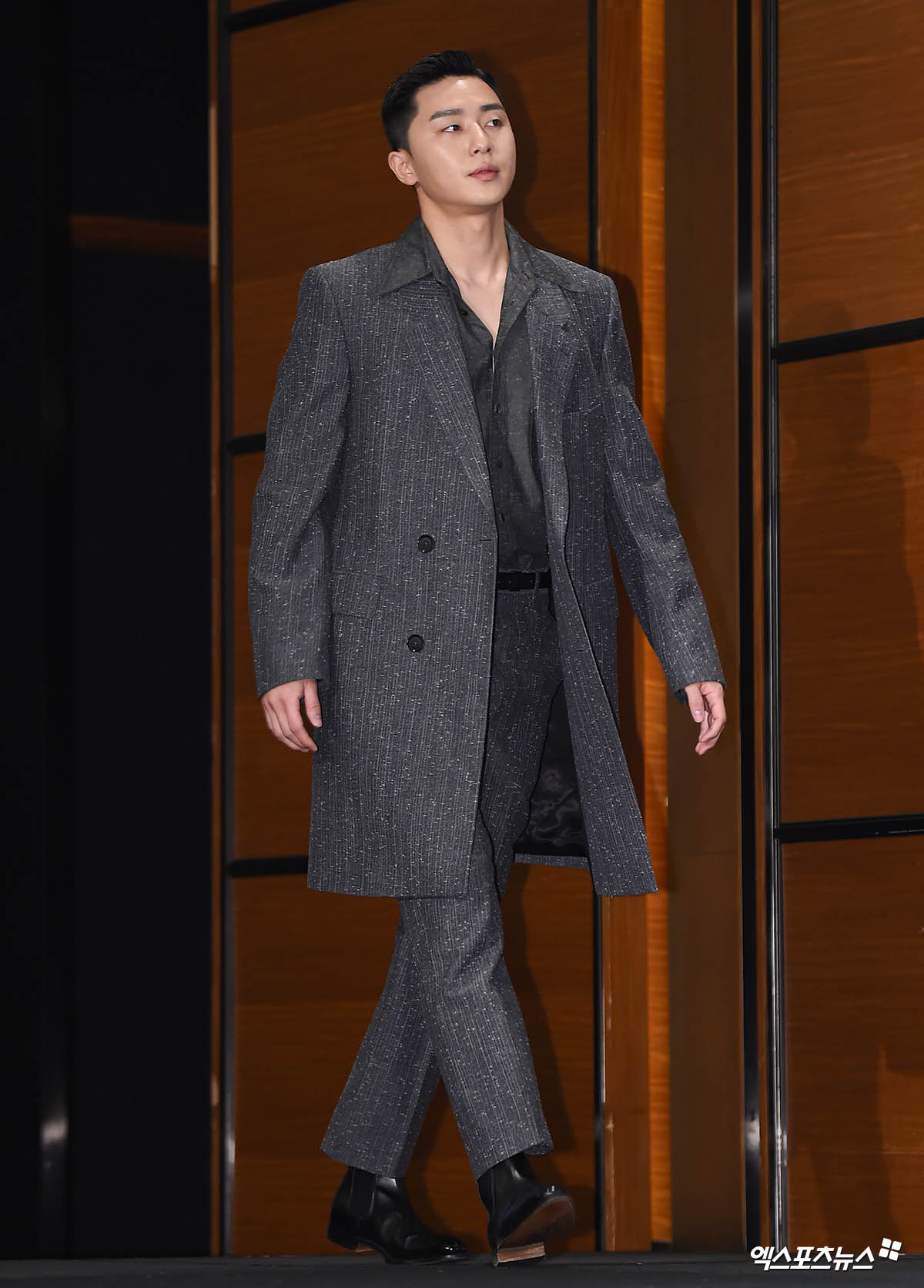 Actor Park Seo-joon, who attended the JTBC gilt drama Itaewon Klath production presentation held in Conrad Seoul, Yeouido-dong, Seoul, on the afternoon of the 30th, has photo time.A commanding appearance.Klath is another visualSmile and excitement.Visuals shooting suitsCarisma explosion.