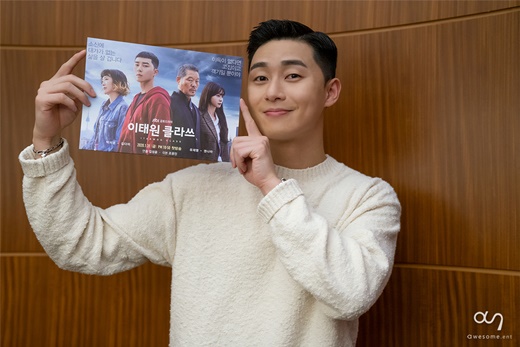 Park Seo-joon asked for the Itaewon Clath First broadcast shooter.Awesome ENT reported today (31st) that the new work Itaewon Klath of Actor Park Seo-joon, which I believe, is about to be broadcasted first.Park Seo-joon is once again anticipating the renewal of his life character by playing the role of Park Sae-roi, a passionate youth in JTBCs new gilt drama Itaewon Klath.Park Seo-joon, who became a youth icon who believes and sees by Acting the image of a sympathetic white-bean youth in Drama Ssam, My Way and the movie Youth Police, plans to show the struggle growth period of a passionate youth Park Sae-ro who does not compromise with injustice in this Itaewon Clath.Park Seo-joon said, We are shooting our drama Itaewon Clath really hard.I sincerely hope that it will be conveyed to the viewers with great impression. Today (31st) at 10:50 p.m., the first broadcast. (Photo Offer: Awesome Eternity)news report