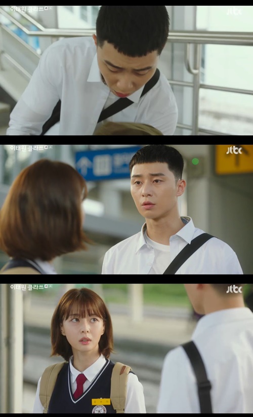 The intense first meeting between Itaewon Klath Park Seo-joon and Kwon Nara was revealed.At JTBCs Itaewon Klath, which aired on the afternoon of the 31st, the first meeting between Park Seo-joon and Oh Soo-ah (Kwon Nara) was broadcast.On this day, the school days were revealed, and Oh Soo-ah was on the subway when a homeless grandfather grabbed him and shook him strongly.Roy, who had seen it behind him, helped his grandfather, and then approached Oh Soo-ah.Wait a minute, said Park, youre crazy, you push people and you go.Oh Soo-ah said, Im sore because Im caught, and Roy demanded, Go and apologize.But Oh Soo-ah said, Is it good to do good? I think I am a good person? And then left, and in a self-titled voice, I can not be bad.