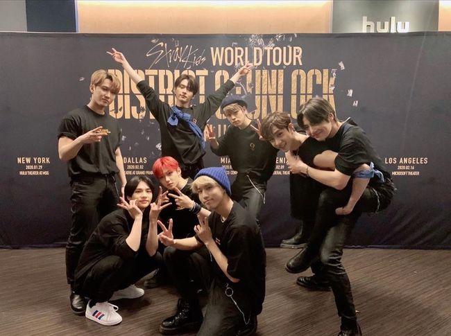 Stray Kids gave a feeling of opening the prelude to the World Tour of all time.On the morning of the 31st, Stray Kids posted several photos on the official SNS saying, Stay! Did you have fun yesterday? Thank you for making us another good memory.Stray Kids in the photo is taking various poses in front of the official poster of World Tour.Hyun Jin and Han are wearing V with their fingers and Ai N is wearing a bright smile on Bang Chan.Meanwhile, Stray Kids started the World Tour Stray Kids World Tour District 9: Unlock, which has 24 performances in 21 regions.Starting with New York City on the 29th, he will meet fans in Atlanta on the 31st, Dallas on February 2, Chicago on the 5th, Miami on the 7th, Phoenix on the 9th, San Jose on the 13th, Los Angeles, Southeast Asia, Europe and Japan on the 16th.Stray Kids SNS