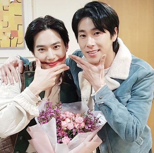 On the 31st, group TVXQ and EXOs agency SM Entertainments official Instagram posted a photo of the two people together with an article entitled Yunho goes to cheer for Suho of the musical Smiley Man Gwynflen station and captures it together!In the public photos, Suho, who made up musical roles, and Yunho with a bouquet of flowers were included.In particular, both of them boasted a visual of SMs representative handsome with clear features and white skin.On the other hand, EXO member Suho is in the midst of playing Gwynflen in the musical Laughing Man.
