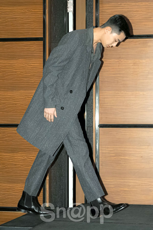 Park Seo-joon poses at the JTBC new Golden Todd Itaewon Clath production presentation at the Seoul Yeuido Conrad Hotel on the afternoon of the 30th.On the other hand, Itaewon Clath, the original webtoon of the same name, will be broadcasted on the 31st as a work depicting the youthful rebellion of youths in an unreasonable world, stubbornness and passengerhood.Written by Park Ji-ae, a photo of a fashion webzine,Park Seo-joon poses at the JTBC new Golden Todd Itaewon Clath production presentation at the Seoul Yeuido Conrad Hotel on the afternoon of the 30th.