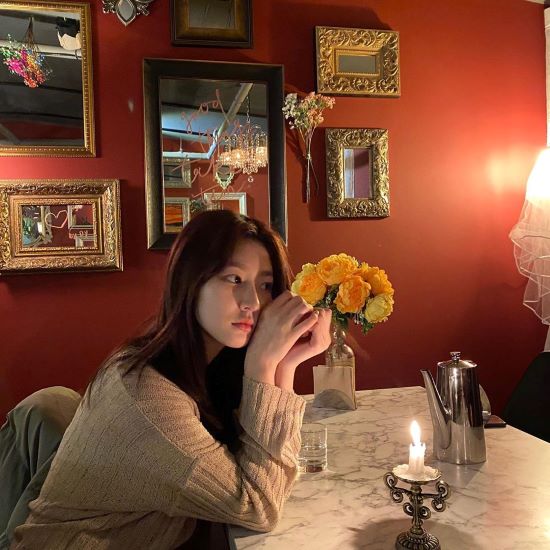 Actor Kim Sae-ron has revealed his daily routine.On the 31st, Kim Sae-ron posted a picture through his Instagram.Kim Sae-ron in the public photo is staring at a place other than the camera with his hands on his face. Kim Sae-rons neat and sophisticated appearance attracts attention.The netizens responded in various ways such as It looks beautiful and fits well, It came out well and It is too toothy.Kim Sae-ron starred as Ko Na-byeol in the TV-choice drama Lever Lizzy: A Fraud Manipulator, which last December.Photo: Kim Sae-ron Instagram