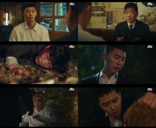 Acting transformation of Actor Park Seo-joon stood out.From the tone of the night-to-night hair and the voice of the anger to the crying of the original comic, the realistic Hot Summer Days made the viewers not to take their eyes off.It was at JTBCs new gilt, Itaewon Klath, which was first broadcast on the 31st of last month.Itaewon Klath (playplayed by Jo Kwang-jin, directed by Kim Sung-yoon), which was released on the same day, is based on Web toon of the same name.This work, which has been serialized since 2016, has a cumulative number of 220 million views, the next Web toon top-selling sales, and a score of 9.9.Jo Kwang-jin, who created the original work, took on the writing of Drama and raised more expectations.Cho wrote a script for a year and added a lot of stories of Character that he could not fill in Web toon.It was intense from the first episode, introducing the characters without a lot of effort, making them expect what will happen, and showing a solid and structured start.Park Seo-joon, who lives alone with his father, is a high school student who dreams of a police officer. He is a person who has a character that says to a woman who confesses that she likes chocolate and says, I hate sweetness.As my father was announced to the headquarters, I transferred to Gwangjin High School, and there was an incident here.On the first day of transfer, Roy, who saw the same class student, Jean Bo-hyeun, harass Lee Ho-jin (DiWitt), for no reason, could not bear it.The Fountainhead warned him to stop but the Fountainhead had the power of a fireless power that even the teacher could not stop.The Fountainhead was the eldest son of the restaurant industrys janga, the second generation of chaebols.The unbearable Park hit Jean, who was expelled a day after transferring.In this process, Park Sung-yeol (Son Hyun-joo), the father of Park Sae who attends Jangga, and Jang Dae-hee (Yoo Jae-myung), the chairman of Jangga, visited the school.Jang Dae-hee said, I have a long relationship and I will let you avoid leaving school.I dont think you should ask for forgiveness for your own fault, he said, kneeling before The Fountainhead and asking him to apologize.I cant apologize for not doing anything wrong, Park said, and I will live with Xiao Xin as my father taught me.Jang looked at Park Sung-yeol with a mixture of embarrassment and anger. Park Sung-yeol also said, I will leave.Park was saddened by his fathers situation of having to quit his company because of him, but Jang Dae-hees expression was so cold that he was eerie.Since then, Park and Park have talked with each other in a soju cup.Park Sung-yeol was proud of his son who lived with Xiao Xin, and Roy was always grateful to his father for believing in him.Park was ready to open his shop, and Roy spent time helping his father.The two people who smiled brightly at each other expected a flower road to unfold, but the opposite was true: Park Sung-yeol, who had been in a car accident the day before his opening, died.The empty face of the father waiting for him made the hearts of the viewers feel.At his fathers funeral, Roy looked at the air as if he couldnt believe it, and shed tears at the polices suggestion that he should agree with the suspect, saying, Do you mean to pay for your fathers life?But the situation changed when Oh Su-a (Kwon Nara), who checked CCTV photos taken by the police, said, The Fountainheads car.Why didnt you take (father) right to the hospital? Park went to the hospital to visit The Fountainhead.He hit Jean in the face without a hit, and then he heard the stones shouting Dead. The first episode was finished in the appearance of Roy, who was throwing up his anger in the rain.Park Seo-joon, dressed in the clothes of Roy, melted into the play without any sense of incongruity from his first appearance, tangled with several characters and led the play well.The charm of Roy, a young man who lives in Xiao Xin without compromising injustice, is full of passion and passion.Park Seo-joon has removed the afterimage of his previous work with an impeccable act.Park Seo-joon, as well as Yoo Jae-myeong and Park Sung-yeol as Jang Dae-hee, Kim Dae-mi as Joy Seo, who made a short but intense impression on the beginning of the first meeting, and Ahn Bo-hyun as the Fountainhead, who played the role of Oh Soo-ah, Up to Kwon Nara, Actors made the pole richer with solid acting power.