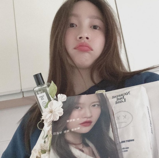 XX (Xbox One) Ahn Hee-yeons visual attracts Eye-catching.Hani (Ahn Hee-yeon) posted a picture on his sns with an article entitled The Smel Jungden, who is curious to see Xbox One, is gold hand # Xbox OnePerfume # Nearist Bott Lost.Hani in the open photo is looking at the camera with Perfume.Netizens attention was gathered in his shining beautiful looks.Hani is attracting Eye-catching with her appearance on the web drama XX (Xbox One).The web drama XX One is a story that solves the problems of the surrounding couple and overcomes the wounds of love in the background of the Speakeasy Bar (XX One), which is not disclosed to an unspecified number of people but can only visit people who know.Hani will play the role of head bartender Yoon Nana of XX (Xbox One) and present Hwang Seung-eon and deadly warm-ups who play the role of gold spoon president Irumi.The playlist web drama XX (Xbox One), which can confirm Hanis beauty, pro-visual and potent acting skills, was broadcast on MBC at 12:45 on the 24th of last month.It also airs online every Wednesday and Thursday at 7 pm.