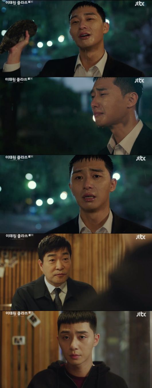 One Clath is a drama with various faces of Actor Park Seo-joon.JTBCs Golden Earth, which first aired on the 31st of last month following Chocolate, depicts the process of high school dropout Park Seo-joon growing into a self-employed person in Itae One, overcoming hardships and adversity.Web toon of the same name was moved to Drama, and Park Seo-joon succeeded in synchronizing comics with a synchro rate.One Clath is a work that depicts the rebellion of youths who have united in unreasonable world stubbornness and passengerhood.In the small alley of Itae One, the founding myth of Roy, who pursues his own values ​​and freedom, was dynamically drawn.In the second episode, which aired on the 1st, Park, who was released from prison, finally set up a store in Itae One.Roy opened his father (Son Hyun-joo) with the evil act of his alumnus, Jang Geun (Ahn Bo-hyun).He was sentenced to three years in prison for being a criminal for the ridiculous fact that he had committed violence to chaebol materials even though he suffered the loss of his family one morning.Two years later, Park looked around the Itae One to set up his store and reunited with First Love Oh Soo-ah (Kwon Nara).Oh Soo-ah was a close friend of Parks father, but he was ambitious about success and worked as a big business owner after graduating from college.Jangga is run by the rich and well-known Jang Geun and Jang Dae-hee (Yoo Jae-myung), and it is assumed that Park will set up a store in Itae One and play a game with them.Oh Soo-ah, who was First Love, also guesses that he will stand at the opposite end of the new Roy.Park Seo-joon has gone from high school students face to 29-year-old youth, over 10 years.Park Seo-joon, heavily armed with style and personality, has made Roys turbulent life three-dimensional with freedom and diversity coexisting.In addition, Kwon Nara of First Love Oh Soo-ah made a thrilling affection and caused a thrill with pure eyes.Park Seo-joon has fully implemented the live-action version of Roy, and has received the support of One fans and viewers.Park Seo-joon, who made his own color of the charm of the hot-blooded youthful Park, who is united with his conviction and defeat, focuses attention.Itae One Klath captures the broadcast screen