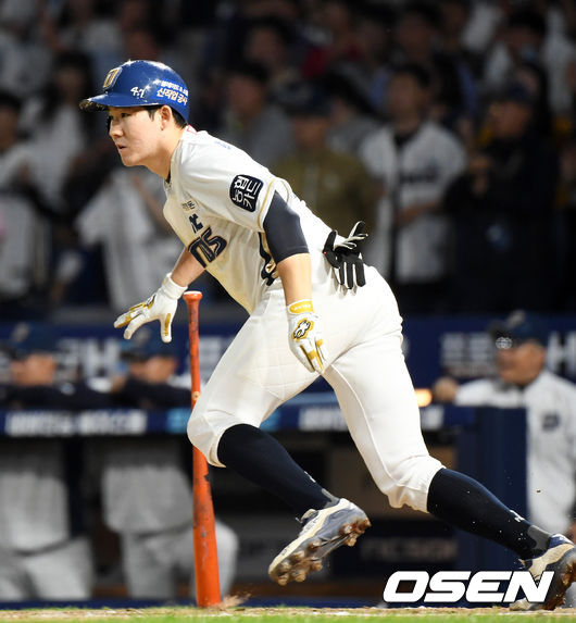 NC Dynos completed the salary contract except for one person to be re-signed. Meanwhile, pitcher Kim Jin-sung, who expressed regret to the club during the re-signing process, early returned home.NC announced the status of its 2020 annual salary contract on Wednesday; 67 players were eligible for the renewal, excluding rookies and FA players.The club said: We have now signed 66 players, and the player we have not yet signed is Lee Min-ho, who is rehabilitating in Changwon.We will continue to carry out Movie - The Negotiation. The pitcher Park Min-woo has risen to the highest annual salary of 40 million won  160 million won with the highest increase rate of (30%).The previous clubs highest rate of increase was 265.4 percent (26 million won to 95 million won) recorded by Park Min-woo in 2015.Among the beasts, Kim Tae-jin recorded a highest increase rate of 172.7 percent (33 million won  90 million won).Park Min-woo, who expressed his sadness during the teams salary before starting the battery training, signed for 520 million won and recorded the highest increase (140 million won) in the entire team.Meanwhile, the club said, Terror Kim Jin-sung was on the return home road to Korea on the morning of the 2nd (US time).Kim Jin-sung, after finishing the Salary contract on the 1st, talked about his upset heart through interviews with the head of the operation team and director Lee Dong-wook.After all, he returned to Korea and gathered opinions with the players by taking a moment to gather his mind. Kim Jin-sung will participate in team training at Masan Baseball Stadium.Kim Jin-sung renewed his contract for 160 million won, down 20% from 200 million won last season.