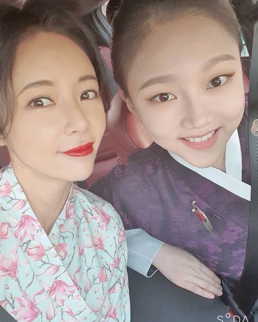 Actor Hwang Jung-eum is in the midst of shooting Pairs gloves sports car on weekends.On the 2nd, Hwang Jung-eum posted a recent article on his instagram saying, Wolju and Kyungmyeonju love self.In the photo, Hwang Jung-eum, who plays the role of the moon in JTBCs new drama Pairs gloves sports car, is taking pictures with his colleague Actor.Sight is directed at Hwang Jung-eum, who is wearing a floral patterned costume.Hwang Jung-eum, who summarizes her hair style in a simple way, catches up with Sight with RED lip that attracts male viewers.Along with this, cute dimples once again capture the Sight.Meanwhile, JTBCs new drama Pairs gloves sports car, starring Hwang Jung-eum, will be organized in the first half of this year.