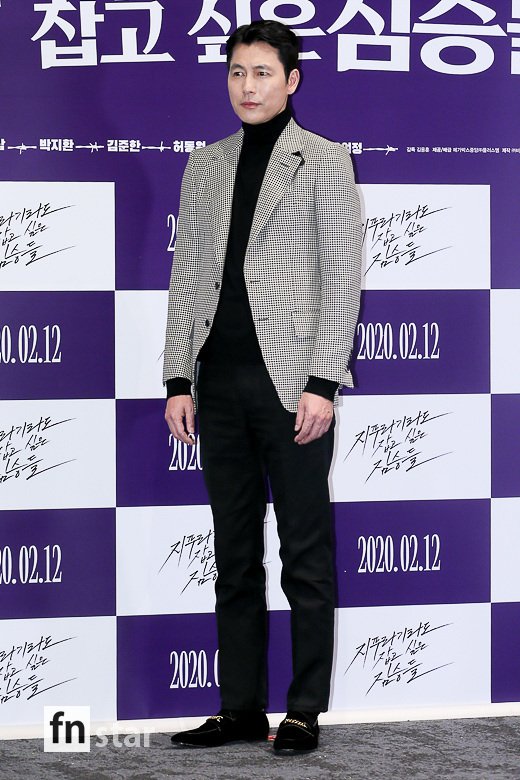 Actor Jung Woo-sung attended a media preview of the movie Animals Wanting to Hold a Jeep at Megabox COEX in Seoul Gangnam District on the afternoon of the 3rd.The animals that want to catch straws, starring Jeon Do-yeon, Jung Woo-sung, Bae Sung-woo, Yoon Yeo-jung, Shin Hyun-bin, and Jeong Ga-ram, will be released on the 12th as a crime drama of ordinary humans who capture the worst hantang to take the money bag, the last chance of life.fn star Lee Seung-hoon