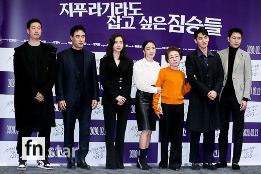 On the afternoon of the 3rd, a media preview of the movie Animals Wanting to Hold a Jeep was held at the Megabox COEX Convention & Exhibition Center in Samseong-dong, Seoul Gangnam District.The animals that want to catch straws, starring Jeon Do-yeon, Jung Woo-sung, Bae Sung-woo, Yoon Yeo-jung, Shin Hyun-bin, and Jeong Ga-ram, will be released on the 12th as a crime drama of ordinary humans who capture the worst hantang to take the money bag, the last chance of life.fn star Lee Seung-hoon