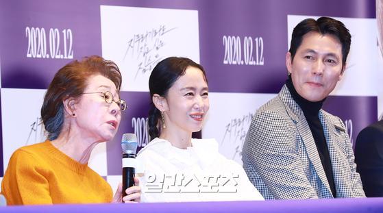 2020.02.03Jeon Do-yeon, Jung Woo-sung laughed at Youn Yuh-jung