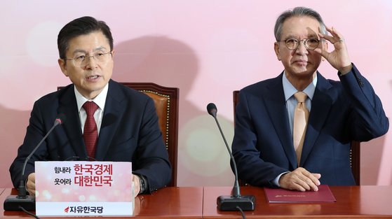 황교안 자유한국당 대표(왼쪽)와 김형오 공천관리위원장(오른쪽) [뉴스1]