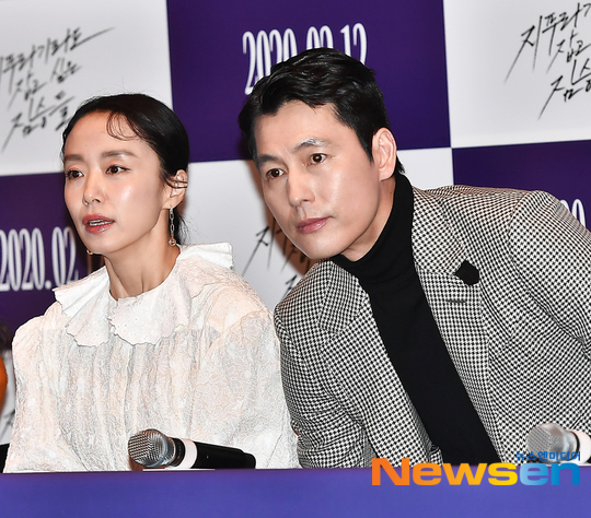 Jeon Do-yeon said he wanted to co-work with Jung Woo-sung once again.Actor Jeon Do-yeon expressed his feelings of co-working with Actor Jung Woo-sung at the media distribution premiere of the movie Animals (director Kim Yong-hoon) at Megabox COEX on February 3 at 2 pm.First, When I saw the results, the co-work is satisfactory, said Jeon Do-yeon, who said, In fact, there was a lot more awkward than being comfortable in the field.It was a god that had to be explained from the first god because it was a familiar lover so old, it was a god that was nothing but a god that was as difficult as anything. However, Jeon Do-yeon said, I felt like I was shooting and adapting, and the two characters were getting together and enjoying it. I was sorry and I thought I would like to meet again with a good work if I had another chance.Meanwhile, The Beasts Who Want to Hold the Spray is a crime show of ordinary humans planning the worst tang to take the last chance of their lives: the money bag.Park Beautiful / Lee Jaeha