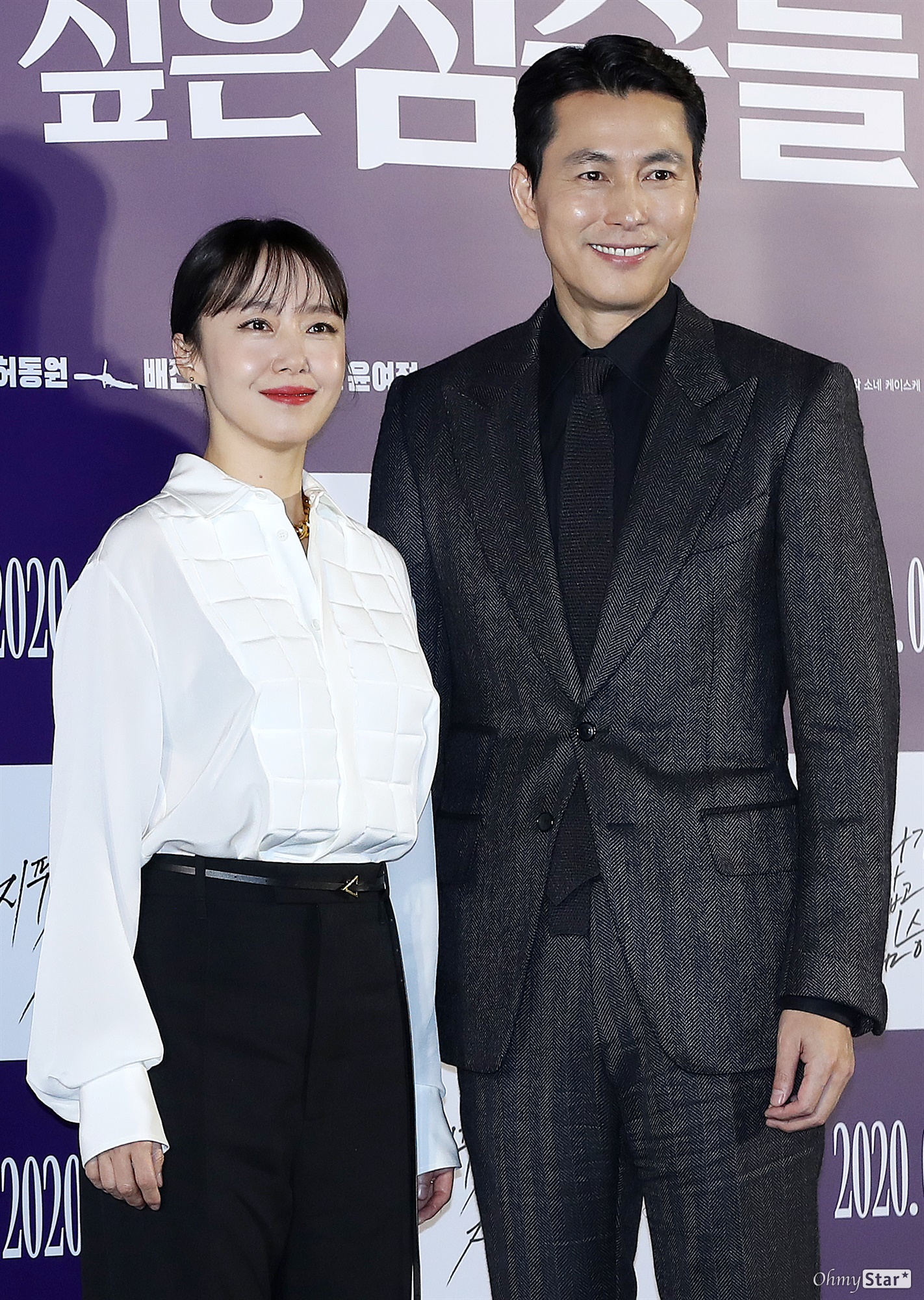 On the afternoon of the 3rd, the premiere of the media distribution of the movie The Animals Wanting to Hold the Spray was held at Megabox SCOX in Gangnam-gu, Seoul.The premiere was attended by Jeon Do-yeon, Jung Woo-sung, Bae Sung-woo, Yoon Yeo-jung, Shin Hyun-bin, Jungaram and Kim Yong-hoon.Is a film that shows the entangled desire of people who are pushed to the edge of the cliff, with a large amount of money bags suddenly appearing.Based on Japan novel of the same name written by Japan writer Sonne Kaske, he adapted director Kim Yong-hoon.Kim said, The most important thing I thought about in directing this movie is unpredictability.I thought that the audience should be able to see the story without knowing the back, and I thought I could see it while being interested to the end. Since the appearance of Jeon Do-yeon, the (story) puzzle is re-engineered.I am careful (to tell the contents) because of the element that it can enjoy for the audience who have not seen the movie yet.Jeon Do-yeon said, I did not want to emphasize that Yeon-hee was already strong enough in the script because of Yi Gi.I thought I should act as if I were pulling out my strength, and when I filmed, I tried to postpone it as naturally as possible. On the other hand, Jung Woo-sung laughed at the first shooting when he said that Kim Yong-hoon and Staff were embarrassed.He said: We designed (the character) while maximizing the loopholes that Tae-Young has; we saw the bishops and staff panicking at the first shoot.I did not show Tai-Young in turn, but I think I shot the most dramatic scene first.It was a process to show and prove Tae-Young while overcoming the unfamiliar feelings that I looked at at in the field. It is not a youth viewing grade, but there are not many unexpected cruel scenes in movies.Domestic violence gods, assault gods, and murder gods appear many times, but most audiences can only analogize the scene by sound.The director said, I was worried about how the audience could see without being struggling.Actors also praised him for not being a rookie director. Jeon Do-yeon said, I worked very much with the rookie director, but I was a little worried (before filming).There are so many good actors that I wanted to be able to digest them in the field, but when I watched the movie, it was obvious that the director had a lot of trouble. Jung Woo-sung also added, It was a director who felt relaxed in the field.The work of an old Actor and a rookie director needs to be relaxed to look at each other without fretting.If there is a strong will to shoot the new director as he or she has perfectly drawn himself or herself, communication with Actor in the field can be as difficult as a big wall.As for Actor, we need to calmly see what the word the new coach uses. To do that, we need to make great room.The first shot of Tae-Young must have been embarrassing, but I listened calmly to why I played Tae-Young so and nodded, Its okay. (Jung Woo-sung)Movies of Animals Wanting to Hold a Spray