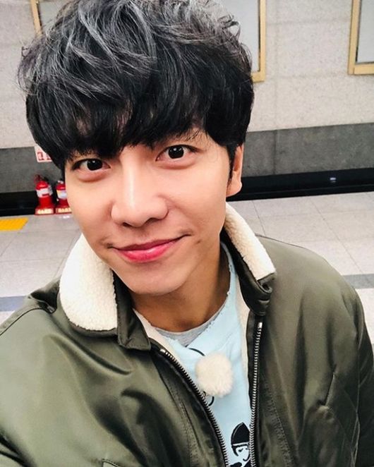 Singer and Actor Lee Seung-gi reassured fans by announcing that they are now in Korea.Lee Seung-gi posted a picture on his SNS on the 3rd, I asked you where you are so much, I am Korea!!!! I hope everyone will be careful about their health.Recently, online communities and SNS have gathered topics with the rapid spread of articles related to Lee Seung-gi.Lee Seung-gis owner is known to be a good owner to avoid natural disasters and wars, and netizens claimed that if Lee Seung-gi is in Korea, the typhoon disappears.As the new corona virus spreads in Korea, many people seem to have asked Lee Seung-gi where he is.Lee Seung-gi also revealed his self-portrait with a sense of sense. Lee Seung-gi reveals a bright smile and dimples and gives a warm heart.Meanwhile, Lee Seung-gi is appearing on SBS All The Butlers and tvN Friday night - Experience Life Factory.Lee Seung-gi SNS