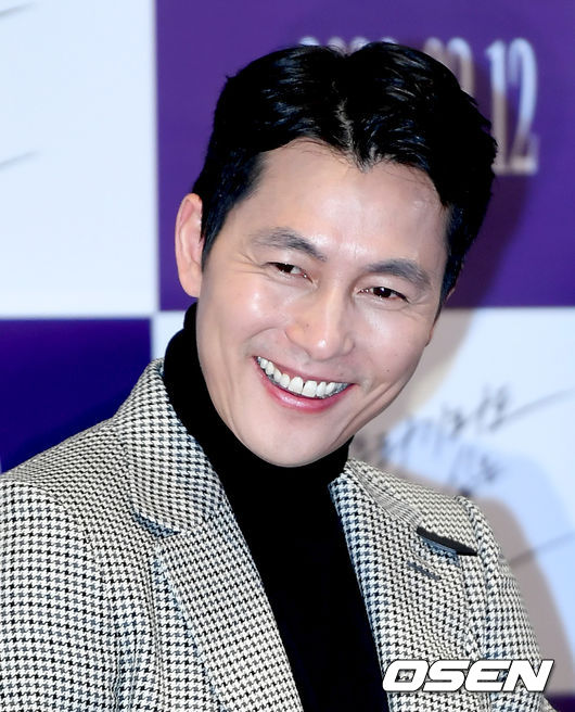On the afternoon of the 3rd, Seoul, Megabox COEX, Seoul, held a premiere of the movie The Animals Who Want to Hold the Jeep.Actor Jung Woo-sung has sent Smile