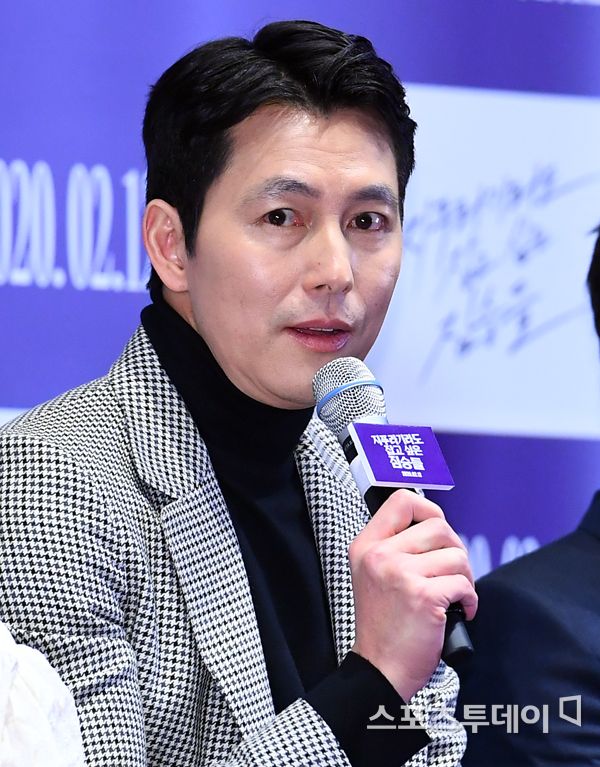 The movie The Animals Who Want to Hold the Spray was held at the COEX Convention & Exhibition Center in Megabox, Samsung-dong, Seoul Gangnam District on the afternoon of the 3rd.Actor Jung Woo-sung, who attended the media preview, is giving a greeting. 2020.02.03