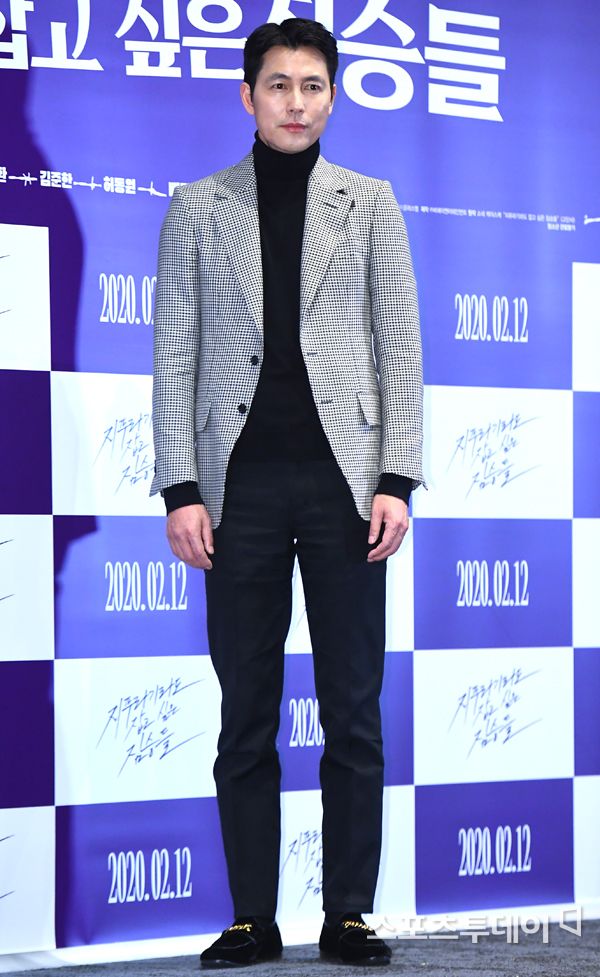 The movie The Animals Who Want to Hold the Spray was held at the COEX Convention & Exhibition Center in Megabox, Samsung-dong, Seoul Gangnam District on the afternoon of the 3rd.Actor Jung Woo-sung, who attended the media preview, poses. 2020.02.03