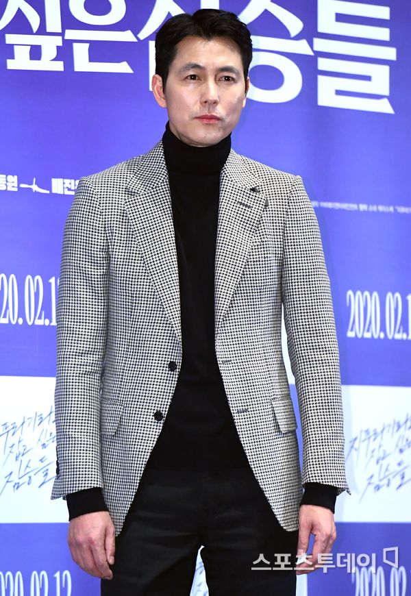 The movie The Animals Who Want to Hold the Spray was held at the COEX Convention & Exhibition Center in Megabox, Samsung-dong, Seoul Gangnam District on the afternoon of the 3rd.Actor Jung Woo-sung, who attended the media preview, poses. 2020.02.03