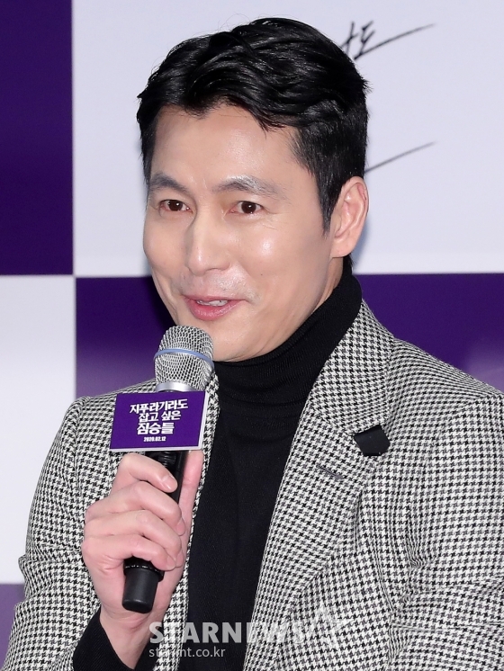 Actor Jung Woo-sung has revealed his co-work with Jeon Do-yeon.On the morning of the 3rd, a report on the production of the movie The Animals Who Want to Hold the Jeep (director Kim Yong-hoon) was held at Megabox Seongsu in Seongdong-gu, Seoul.The event was attended by Jeon Do-yeon, Jung Woo-sung, Yoon Yeo-jung, Bae Sung-woo, Shin Hyun-bin, Jungaram and Kim Yong-hoon.The beasts who want to catch even the straw is a work that depicts the crime of ordinary humans who plan the worst of the worst to take the money bag, the last chance of life.Jung Woo-sung said, I designed to maximize the loopholes of the character that I see when I look at Tae-hyung as an actor. It was a work to prove the character of Tae-hyung by overcoming the strange eyes and emotions that look at Jung Woo-sung.When I watch the movie, I am worried that it is a fuss. Jung Woo-sung said, The work with Mr. Do Yeon was a work with a colleague who always waited for me. It was a valuable work to confirm and sympathize with the attitude of his colleague in the field.I want to see you again anytime. Meanwhile, The Animals Who Want to Hold the Jeep will be released on February 12.