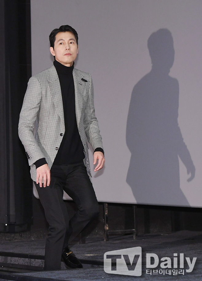 The media preview of the movie The Animals Who Want to Hold the Jeep (director Kim Yong-hoon, produced by BA Entertainment) was held at COEX, Gangnam-gu, Seoul on the afternoon of the 3rd.Jung Woo-sung, who attended the media preview on the day, is entering.South Korea Ace production team, which showed strong works such as Beasts who want to catch straw, Go to the end, Crime City, Devil War, and new director Kim Yong-hoons movie Beasts who want to catch strawIt predicted the birth of a crime drama that I did not want to miss.Jeon Do-yeon, Jung Woo-sung, Bae Sung-woo, Yoon Yeo-jung, Jung Man-sik, Jin Kyung, Shin Hyun Bin,The animals that want to catch straws, which announce the birth of the most intense crime drama, will be released on the 12th.[Movie The Animals Want to Hold the Spray media preview