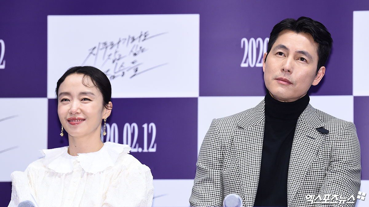 Actors Jeon Do-yeon and Jung Woo-sung attended the media preview of the movie Watches Wanting to Hold a Jeep at the Seoul Samseong-dong COEX Convention & Exhibition Center Megabox store on the afternoon of the 3rd.