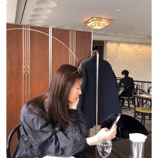 The natural current situation of Son Tae-young has been revealed.Son Tae-young released a photo of his side on his Instagram on February 4th, with an atmosphere full of eyes.The netizen responded, Even if you look at the side, you will be an entertainer and the atmosphere will remain.pear hyo-ju