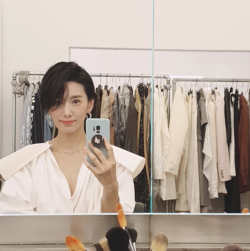 Actor Kim Seo-hyung reported on his recent situation.Kim Seo-hyung posted two photos on his Instagram on the 4th with an article entitled I tried.In the open photo, Kim Seo-hyung faces the mirror and smiles slightly and takes a picture.Especially, she captivated her elegant and beautiful looks with her hair style and V-neck white shirt.The netizens responded in various ways such as Oh, really beautiful and beautiful, Actor is happy, I am speechless and best.Kim Seo-hyung will appear in the SBS drama Nobody Knows scheduled to air in March as Cha Young-jin.Photo: Kim Seo-hyung SNS