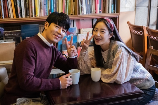 High Esporte Clube Bahia, Mama! Kim Tae-hee and Lee Gyoo-hyeong tap viewers hearts with a wide range of emotional lines.TVNs new Saturday, which will be broadcast on February 22 following the Esporte Clube Bahia, Mama! (directed by Yoo Jae-won, the playwright Kwon Hye-joo, production studio Dragon and M.I./ hereinafter To Obama) will be followed by the Kwon Yuri (Kim Tae-hee) and the Jo Gang-hwa (L. Lee Gyoo-hyeong) released a romance timeline.The story of the two people, from the first meeting to the sweet honeymoon to the present, which summons the memories of First Love, stimulates curiosity.In particular, the curiosity of why the Kwon Yuri couple, who were more solid and happy than anyone else in the world, became widowed is amplified.To Obama depicts the 49th Real Dead Again story of Ghosts mother, which takes place when Kwon Yuri, who left her family in an accident, reappears in front of her husband, Jo Gang-hwa, and daughter, who started a new life over the pain of bereavement.Director Yoo Je-won, who showed sensual performance in Oh My Ghosts and Tomorrow With You, and writer Kwon Hye-joo, who has expressed sympathy for generations in delight through Confession Couple, are expected to co-exist with each other to expect human fantasy where laughter and emotion coexist.The photo released on the day shows Kwon Yuri and Jo Kang-hwas long-time romance history.In 2006, when the German World Cup cheering fever was hot, the brilliant visuals of Kwon Yuri, who turned into a red devil, invoke a magic that summons everyones First Love.The appearance of Jo Gang-hwa, who cannot keep an eye on the car in the crowd of many people, attracts attention, and the appearance of the two people who fall into each other at first sight stimulates the excitement of the viewers.The wedding photos of those who have been married through their love life are full of happiness, and smiles do not leave the faces of the two people who promised to spend their lives together.Their love was solid until the sweet honeymoon when they kissed even if they met their eyes.But the death of Kwon Yuri, who was hit at the peak of Happiness, separated the two.Kwon Yuris sad present, which is not able to comfort him while he is near the strength of the longing and sadness.It is noteworthy what story Kwon Yuri, who could not leave his loved one, will be forced to summon to this world.Expectations and attention are being paid to the meeting between Kim Tae-hee, who is coming back after five years wearing Empathy Catch and Lee Gyoo-hyeong, a character digestive agent.Kim Tae-hee is divided into Ghost mother Kwon Yuri who can not leave the world because of the pain that he has not held a child.Lee Gyoo-hyeong plays Cho Gang-hwa, a thoracic surgeon who tries to overcome the sadness of parting and be happy again.Jo Gang-hwa, who faced Kwon Yuri, who unexpectedly received the Dead Again trial from heaven, is another change in his life.We hope that the special reunion of Kwon Yuri and Jo Gang-hwa will bring a pleasant smile and warm impression.kim myeong-mi