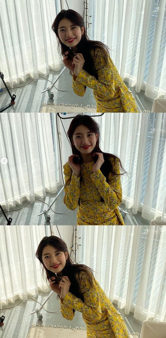 Bae Suzy has released a photo of herself in a Yellow-bellied slider dress.On the 5th, Bae Suzy said through his Instagram ?I caught my eye by revealing a picture of a yellow-bellied slider dress with a cute word.In the open photo, Bae Suzy boasts a unique cuteness, makes a playful smile and stares at the camera, making the viewers smile together.Recently, Bae Suzy played the role of Choi Ji-young, a pregnant woman, in the movie Baekdusan, which attracted 8 million viewers.: Bae Suzy Instagram
