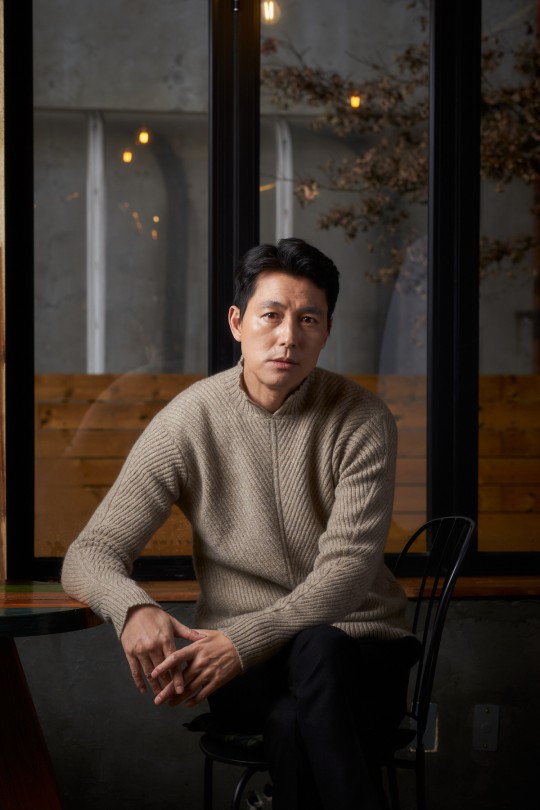 Jung Woo-sung said, I heard the expression of those who poured out evil words to him at an interview held at a cafe in Samcheong-dong, Seoul on the morning of the 6th, he said. If the intention of the person who uses the word is good and bad, it will not be a good expression.This issue is not burdened by such comments on the story of war and peace that humanity must continue to discuss as long as it survives, he added, when he talked about the Refugee issue while working as UNICEF Ambassadors.Jung Woo-sung said, I do not even want to swear at Flamer.It is because of the difference in understanding, he said. It takes a long time, and on the other hand, the difference in understanding can not but continue. The animals he wants to catch even the straw are the ones that want to catch the straw. The movie depicts what happens when people who are on the edge of the cliff try to take the money bag.Jung Woo-sung, Jeon Do-yeon, Bae Sung-woo, Jung Man-jin, Shin Hyun-bin, Jung-garam Yoon-jung and others appeared.In this movie, Chinese Koreans appear as one of the main characters, but they did not draw as a typical villain like any action or thriller movie.Jung Woo-sung said, It has been since the scenario, he said. I think it should be careful to generalize to use a class for action.On the other hand, The animals who want to catch the straw, which was scheduled to open on December 12, postponed its release due to the new Corona virus.