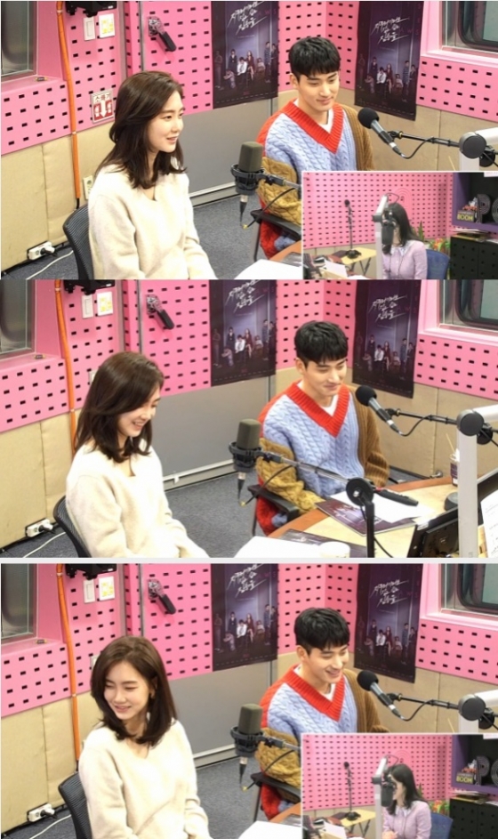 Actor Jung Ga-ram and Shin Hyun-bin appeared in SBS Power FM (Seoul and Gyeonggi 107.7MHz) Cinetown of Jang Ye-won, which was broadcast on the morning of the 6th, to promote the movie The Animals (Director Kim Yong-hoon) who wants to catch even straw.Shin Hyun-bin explained in the movie introduction, It is a movie that shows how people who have to catch their money bags in front of one money bag turn into animals.Jung Ga-ram added, Jeon Do-yeon, Jung Woo-sung, Bae Sung-woo, Yoon Yo-jung, Jung Man-sik, Jin Kyung, Shin Hyun-bin and Jung Ga-ram.Shin Hyun-bin said in a statement by Jung Ga-ram, I am an illegal resident who came to Korea to make money.It feels like a rough and dangerous person, and it is an instinctive and animal role to meet Miran and propose to help Mirans situation and run to succeed the proposal. Jung Ga-ram commented on the Miran station played by Shin Hyun-bin, It is a role to find a way to solve it by meeting the truth while working hard.It is a role to run, which is sharper than the first time to follow money. When a listener asked, What is the movie short for? Shin Hyun-bin said, Its Zipodle. The movie name is long, but once you hear it, it is not forgotten.If you look at the movie, you will know why, so please watch it in the movie theater. The two filmed the movie with the presidential election, Jeon Do-yeon.Shin Hyun-bin said, I had expectations and worries, but I was very comfortable and I was willing to meet.I was hit every day because I had a feeling of original girl crush. Jung Ga-ram told Jeon Do-yeon, I thought you would be relaxed and comfortable because you have a lot of experience, but since you received the makeup, you focused and did not let the script go out of your hand.I was really immersed and made it fight. Meanwhile, the movie The Animals Who Want to Hold the Jeep starring Actor Jeon Do-yeon, Jung Woo-sung, Shin Hyun-bin, and Jung Ga-ram, has been released in the aftermath of the new corona virus.