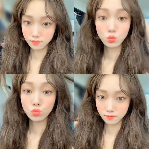 Model and actor Lee Sung-kyung has been in the mood.Lee Sung-kyung posted a video on his instagram on the 5th with an article entitled Day I left on the silver stone wall.Lee Sung-kyung in the public image is staring at the camera with a hair arrangement.Especially in the drama, the makeup and Lee Sung-kyungs brown eyes attract Eye-catching.The netizens responded that Oh, it is just so beautiful, Both silver and Bible are cool, Look at the big hit beautiful look, Advertisement? pictorial? Anything is expected.Lee Sung-kyung is appearing as Cha Eun-jae in SBS drama Romantic Doctor Kim Sabu 2.Photo: Lee Sung-kyung SNS