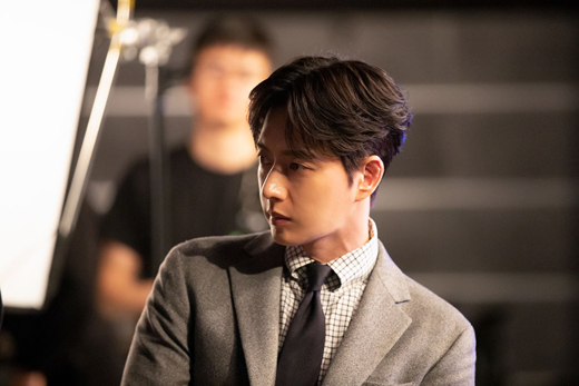 MBCs new drama The Internet (played by Shin So-ra, director Nam Sung-woo), which starred Actor Park Hae-jin, started filming the first test on the 6th.The International is a comic office that depicts the Change of the Arms revenge of a man who is the worst master of the loan as a subordinate.Park Hae-jin met a heinous boss and spent his days in The International, and then developed a hit product that caused a ramen sensation and played the role of a hot-roller who was promoted to the manager of simple.He is a top star manager of a perfect ramen company that can not even look, character and skill in appearance. He will play a revenge drama with senior The Internet, meeting Lee Man-sik (Kim Eung-soo), who has put himself in a pit of hardship.Park Hae-jin, who made his first Office comic since his debut, said, The directors, the writers and staff are almost peers.I think it will be a pleasant shooting because it is good to talk and various conversation topics, and taste and hobby are similar to the bishop. There is a clear burden that we should draw Comic authentically, but I will believe in the bishop.I look forward to the directors subtle director who likes candy and Nike. He boasted of Chemie with the director.On this day, Park Hae-jin tested the appearance of the poorly heated Chan in the early days of his career and the acting of the hot-chan who became the head of the department afterward, and enjoyed the atmosphere of a pleasant picnic rather than shooting with staff.In addition, disposable hygiene gaggles were placed for all staffs to use, and with careful consideration for health, they borrowed a Chinese restaurant for all staffs and continued to have a pleasant conversation throughout the meal.May airing.