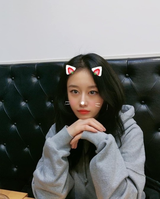 T-ara Ji-yeon revealed her daily routine.Ji-yeon posted a photo on her Instagram page on February 6.The Ji-yeon in the photo is staring somewhere, and the gray hoodie is comfortable and not gorgeously decorated, but the gorgeous beauty stands out.Minjee Lee