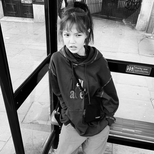 Group AOA leader Jimin has revealed a relentless charm.Jimin posted a black and white photo on his Instagram on February 7 with an article called Sick.Inside the picture was a picture of Jimin in a hooded T-shirt, who is making a pointed look.Jimins disappearing small face size and a distinctive feature that fills his face make his beauty more prominent.delay stock