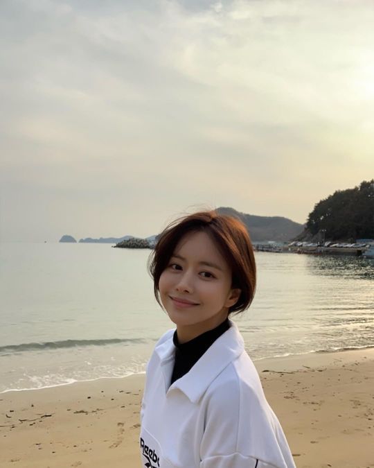 Actor Han Bo-reum flaunted her innocent lookHan Bo-reum posted a picture on his instagram on February 7 with an article entitled This is the sea quiet.The picture shows a bright smile of Han Bo-reum, whose fading face size and distinctive features catch the eye.The neat atmosphere of Han Bo-reum also attracts attention.delay stock