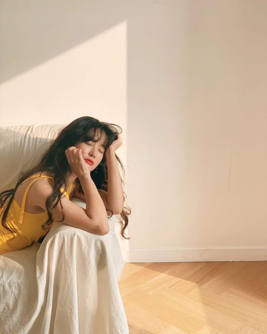 Actor Oh Yeon-seo boasted of the Goddess visual.On the 7th, Oh Yeon-seo posted an article and a photo called Hye jaya through his instagram .In the photo, Oh Yeon-seo is lying on a couch and closing his eyes. Oh Yeon-seos small face and concave-shaped eyes attract attention.The netizens responded in various ways such as It is so beautiful, I love you sincerely and I want to see.Oh Yeon-seo appeared in the MBC drama Humans with Hazards, which ended on January 16th, as Ju Seo Yeon.Photo: Oh Yeon-seo Instagram  