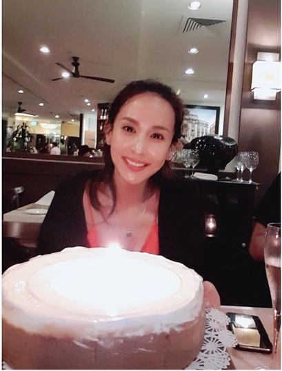 Cho Yeo-jeong of the movie Parasites reported on the current situation.Gel precious people, he said on Instagram on the 9th day, going away by Oscar alone, a birthday party in advance.Thank you so much that you are afraid to spend all the rest of your happiness. Cho Yeo-jeong smiled brightly in front of the cake.He has a birthday on February 10; the Academy Awards overlap with his birthday in Korea.Meanwhile, the 92nd Academy Awards will be held at Dolby Theater in Los Angeles at 10 a.m. on Saturday.Parasites were nominated for six categories: Works, Directors, Screenplays, International Features, Editing, and Art Awards.