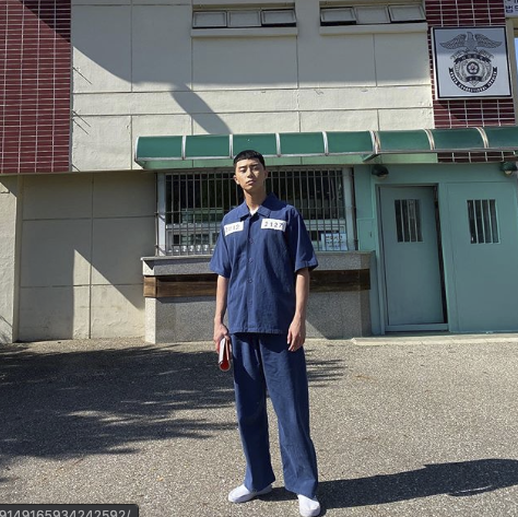 Actor Park Seo-joon has released a photo of the Itaewon Klath filming site.Park Seo-joon posted a picture on his Instagram page on Saturday, in which he is dressed as a prison inmate.The Repulsion is full of poses and attracts attention by staring at the camera.This seems to have been taken on the JTBC gilt drama Itaewon Klath.Park Seo-joon plays the main character Park Sae in the drama, drawing viewers to the front of the CRT.Itaewon Clath, which was first broadcast last month, announced a pleasant start with 5% TV viewer ratings from the first time, and recorded the best TV viewer ratings of JTBC.In four episodes, it is going high beyond 10 percent TV viewer ratings.Itaewon Clath is a work that depicts the hip rebellion of youths who are united by unreasonable world stubbornness and passenger. Actor Park Seo-joon, Kim Dae-mi, Yoo Jae-myeong, Kwon Nara, Kim Dong-hee and An-hyun appear.SNS