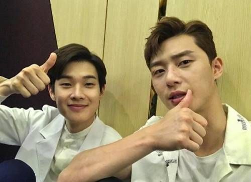 Park Seo-joon parasite four-times crazy...Choi Woo-shik Stealing Tears I Spring Actor Park Seo-joon cheered on the achievement of the Academy Awards for the film parasite, which starred his special appearance and best friend Choi Woo-shik.Park Seo-joon posted a video on his SNS on the 10th with an article entitled Crazy.The public footage was taken by Park Seo-joon while watching the TV broadcast of the 92nd Academy Awards ceremony held on the day, and the last moment when Bong Joon-hos parasite was called the winner of the award.Park Seo-joon cheered Wow! on the name of parasite and then said Im crazy and said that I can not believe it.On this day, parasite won a total of four awards including the screenplay award at the Academy Awards, the International Film Award, the Director Award, and the Best Picture Award.Park Seo-joon made a special appearance as Min Hyuk, a close friend of Choi Woo-shik, in parasite, providing the family of the Giune with a connection with the family of Dr. Lee (Lee Sun-gyun).Park Seo-joon then posted a picture of Choi Woo-shik captured on the relay screen and mentioned it as Frankly stealing tears and also playedfully expressed his sincere congratulations toward his best friend.Park Seo-joon and Choi Woo-shik became best friends in the entertainment industry after establishing a relationship through KBS sitcom Family in 2012.The two have made special appearances in each others works, and they are continuing their friendship with other best friends, BTS members, actors Park Hyung Sik, and rapper Pickboy.On the other hand, Park Seo-joon is currently appearing in JTBC gilt drama Itaewon Clath as the main character Park Sae-roi.