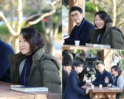 Actor Background a very, who plays the role of Veteran practitioner Maggie Cheung in JTBC Mon-Tue drama Prosecutor Civil War, has attracted attention by revealing the scene behind the scenes.The released photo shows Background a very, filming Prosecutor Civil War.Background a very, which creates a warm atmosphere with fellow actors appearing together, not only looks like a witty pose, but also brightens the filming scene with a bright smile.In particular, Background a very shows off its unique charm with styling that matches the cardigan with the turtleneck, which is 180 degrees different from the unique voice and familiarity of Ongvengers shown in the previous KBS2 Celestine Flowers.Background a very is now a 30-year-old practitioner Maggie Cheung in Prosecutor Civil War, and sometimes it is touching and empathizing, sometimes it is fun to realize and plays a role of licorice.In addition, Background a very is making its own character based on the solid acting power and unique detailed expressive power that has been made into a play.On the other hand, Prosecutor Civil War, where Background a very plays a hot show, is broadcast every Monday and Tuesday at 9:30 pm.Photo Big Boss Entertainment